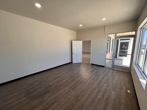 10690 G Ave, Hesperia, CA for lease Interior Photo- Image 2 of 8