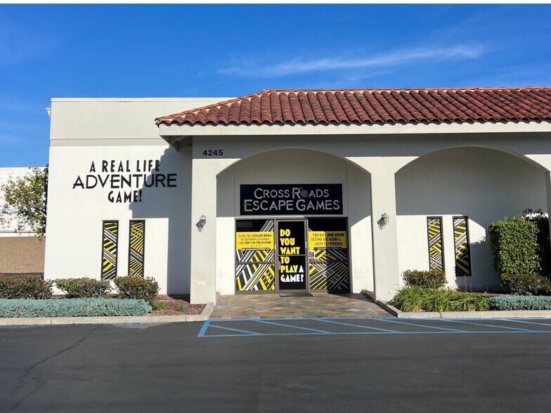 4245-4247 E La Palma Ave, Anaheim, CA for lease - Building Photo - Image 3 of 4