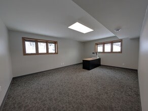 5881 Cedar Lake Rd S, Saint Louis Park, MN à louer Photo intérieure- Image 1 de 5