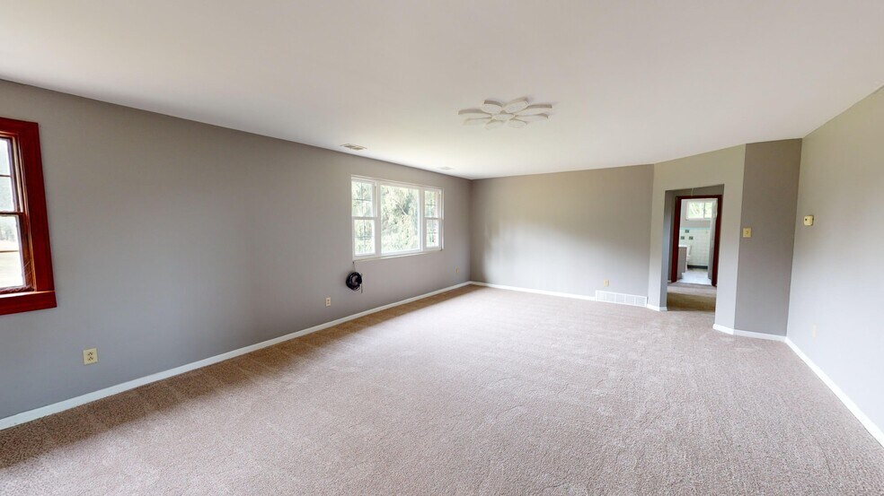 3098 Woodland Rd, Ambridge, PA à vendre - Photo du bâtiment - Image 2 de 17