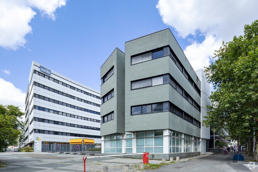 Bureau dans Saint-Denis à louer - Photo du bâtiment - Image 3 de 3