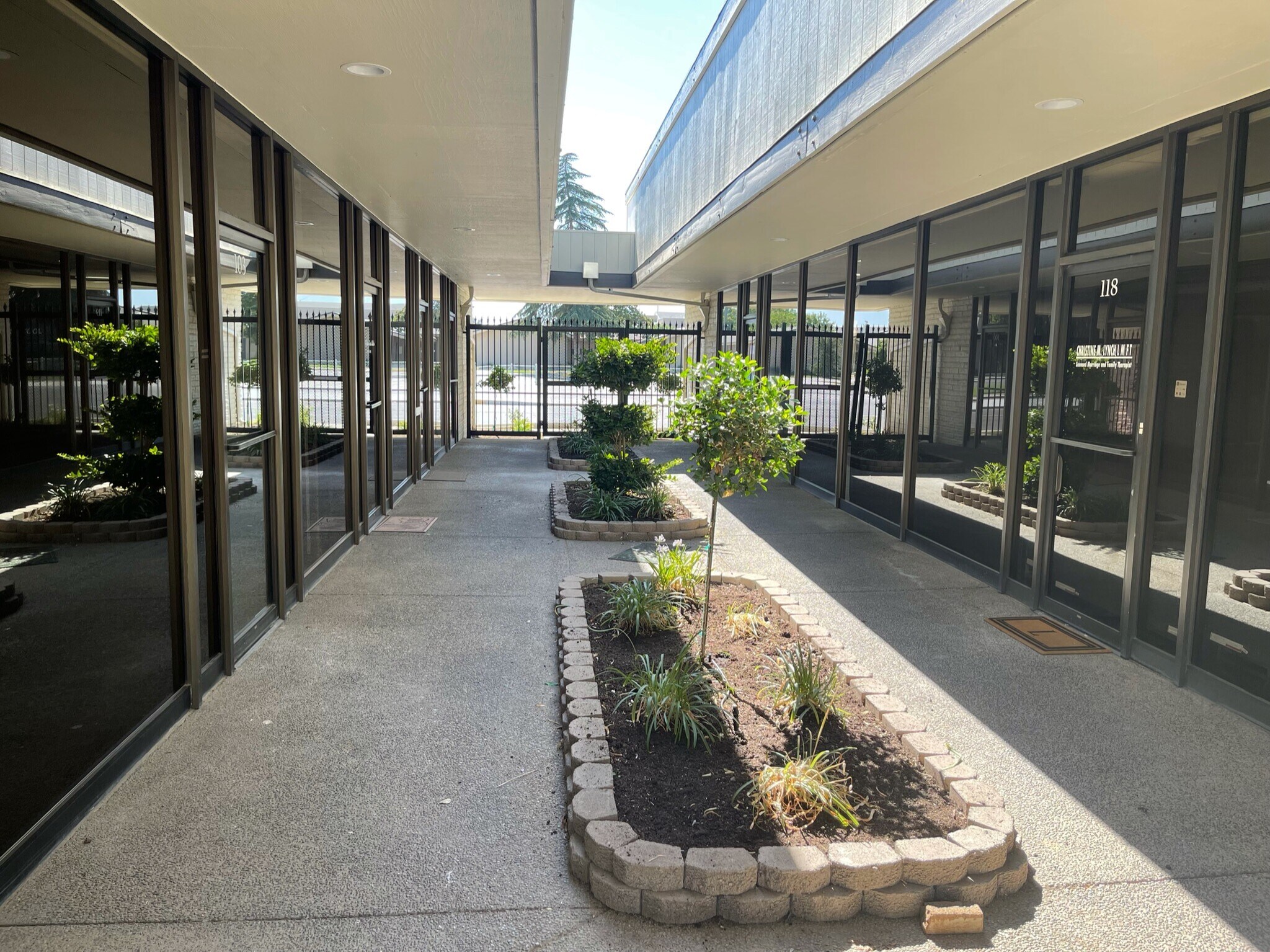 5528 N Palm Ave, Fresno, CA for lease Primary Photo- Image 1 of 3