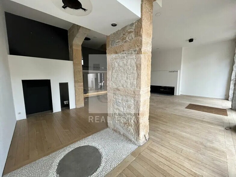 Retail in Lyon for lease - Interior Photo - Image 2 of 8