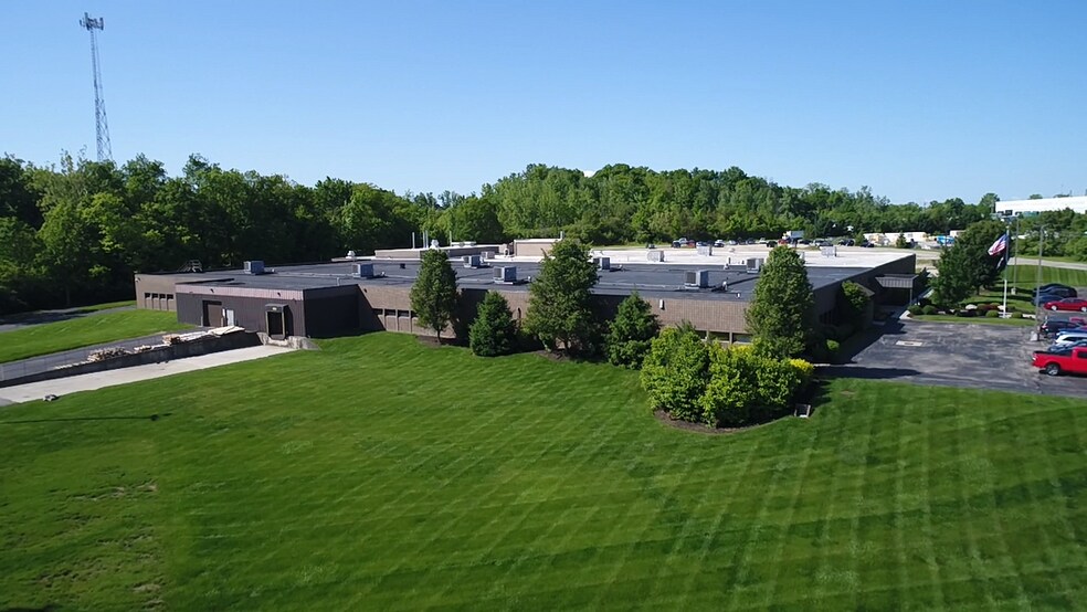 230 Industrial Dr, Franklin, OH à vendre - Photo du bâtiment - Image 3 de 10