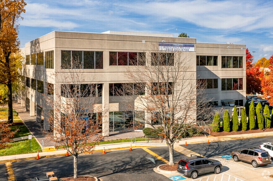 15204 Omega Dr, Rockville, MD à louer - Photo du bâtiment - Image 2 de 8