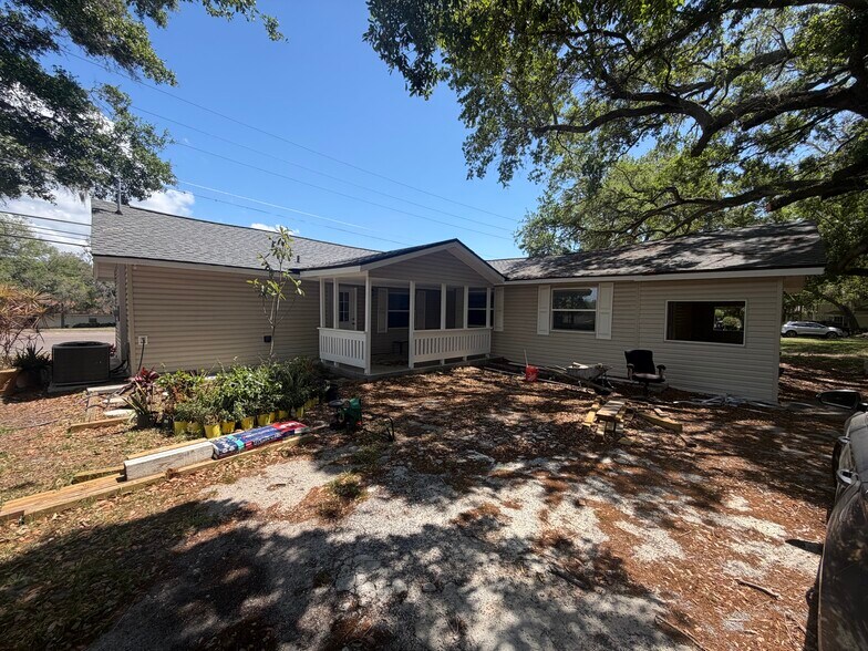 2175 N McMullen Booth Rd, Clearwater, FL à louer - Photo du bâtiment - Image 2 de 17
