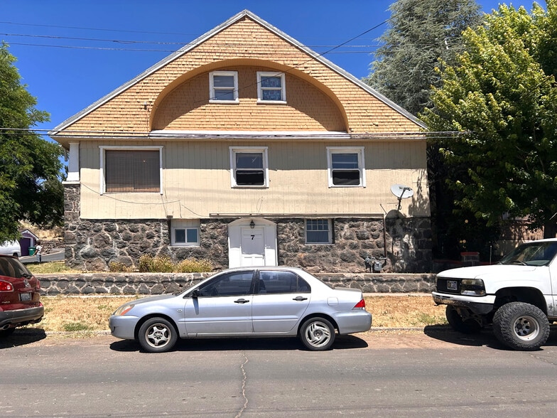 213 Cedar St, Klamath Falls, OR for sale - Building Photo - Image 3 of 25