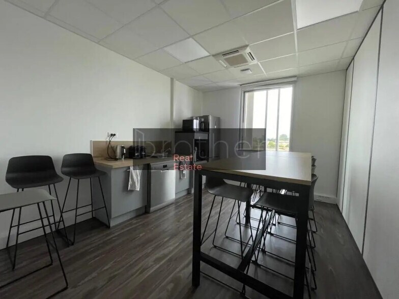 Bureau dans Bruges à louer - Photo du bâtiment - Image 3 de 7