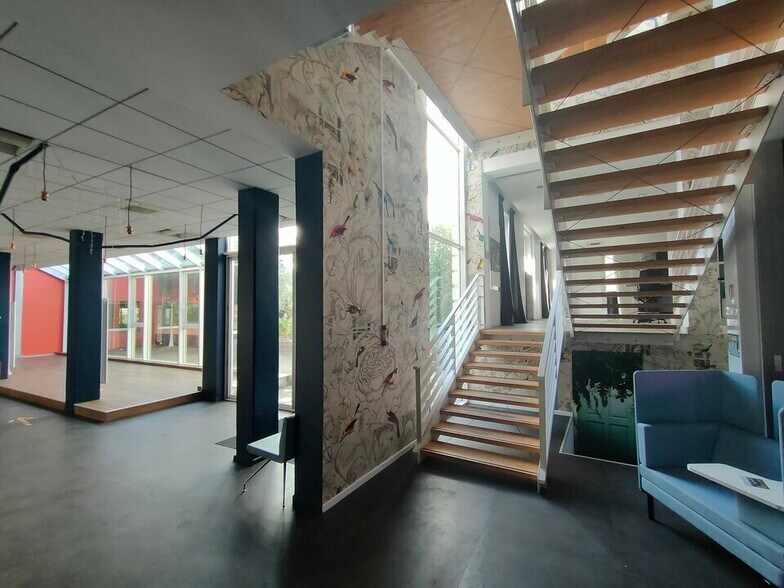 Office in Saint-Cloud for sale - Interior Photo - Image 2 of 5
