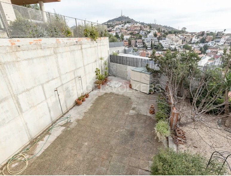 Immeuble residentiel dans Sant Just Desvern, Barcelona à vendre - Photo du bâtiment - Image 2 de 5