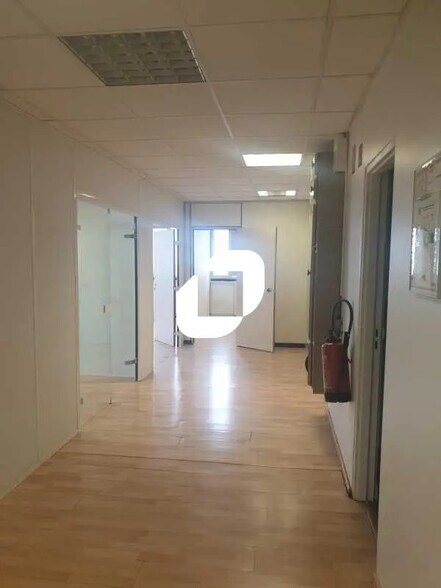 Bureau dans Vitry-sur-Seine à louer - Photo du bâtiment - Image 3 de 18