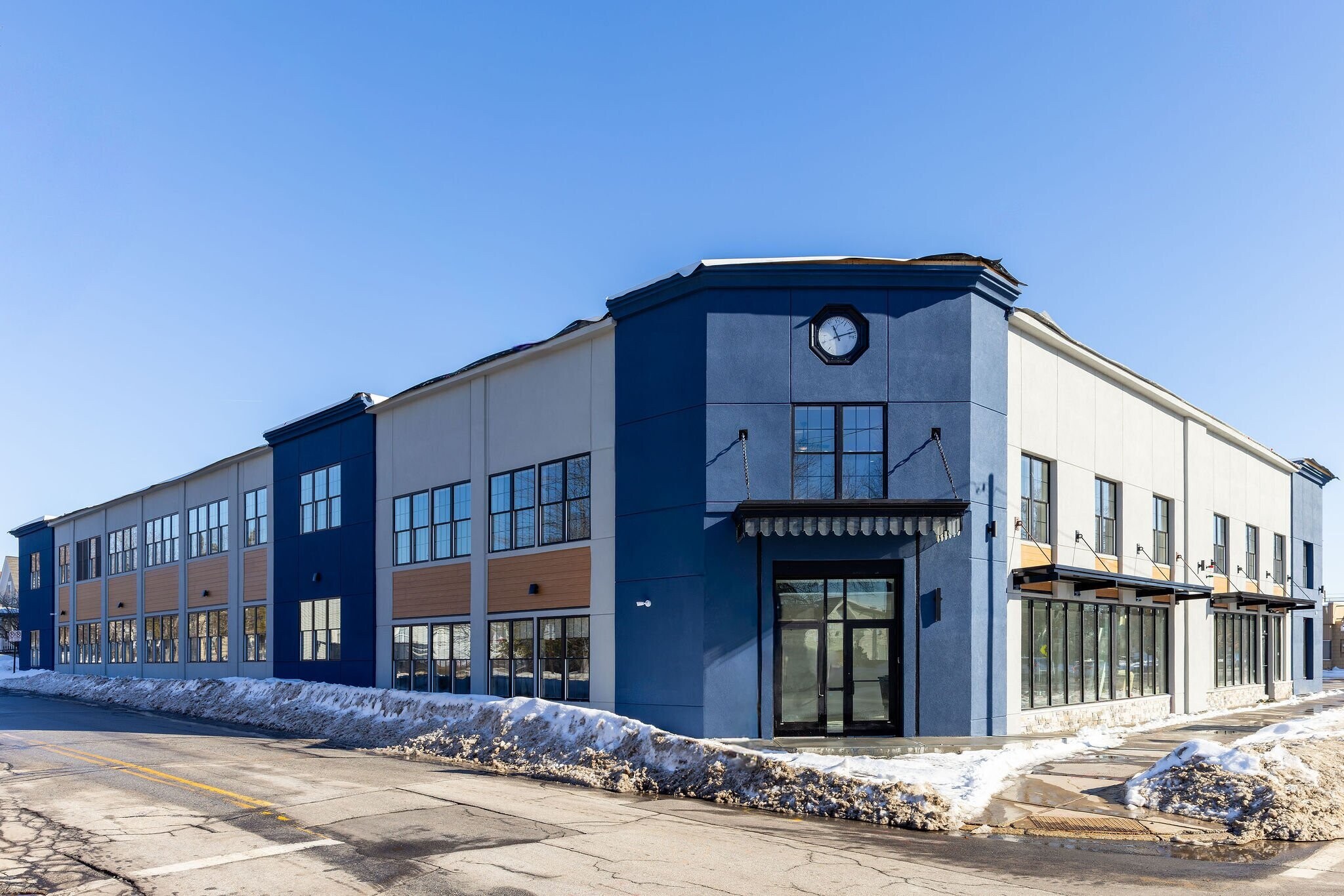 1555 Elm St, Manchester, NH for lease Primary Photo- Image 1 of 4