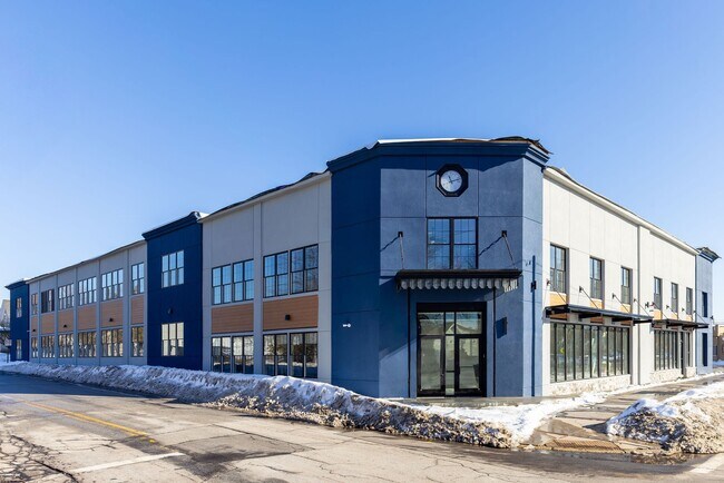 Plus de détails pour 1555 Elm St, Manchester, NH - Commerce de détail à louer