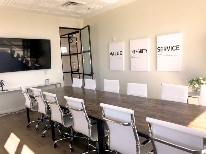 8325 W Happy Valley Rd, Peoria, AZ for lease - Interior Photo - Image 2 of 12