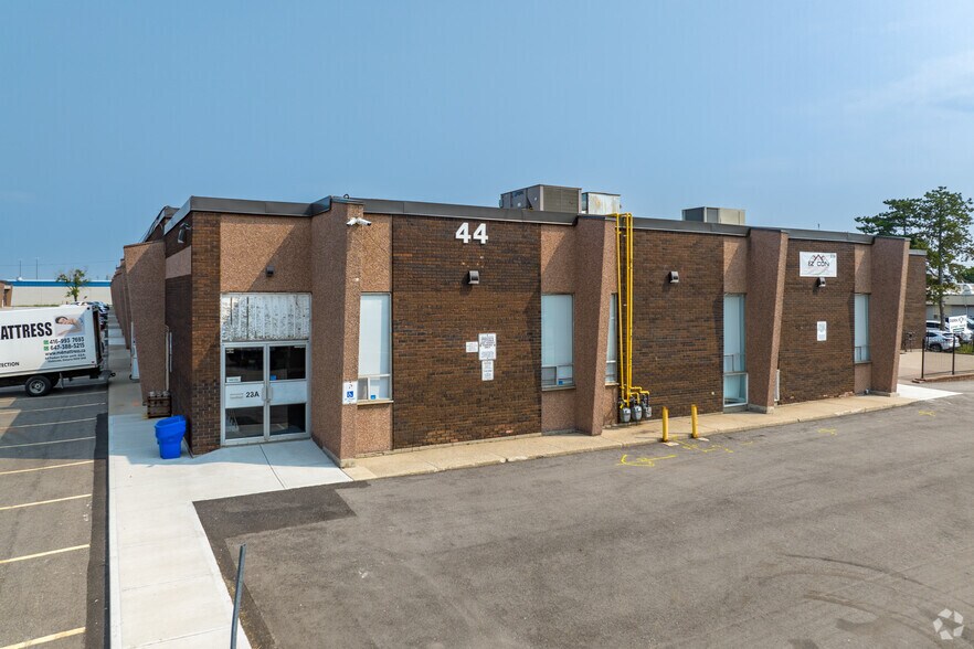 44 Fasken Dr, Toronto, ON for lease - Building Photo - Image 1 of 5