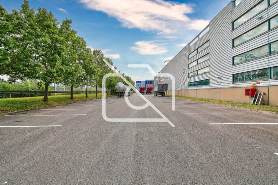 Industrial in Saint-Michel-sur-Orge for lease - Building Photo - Image 3 of 3