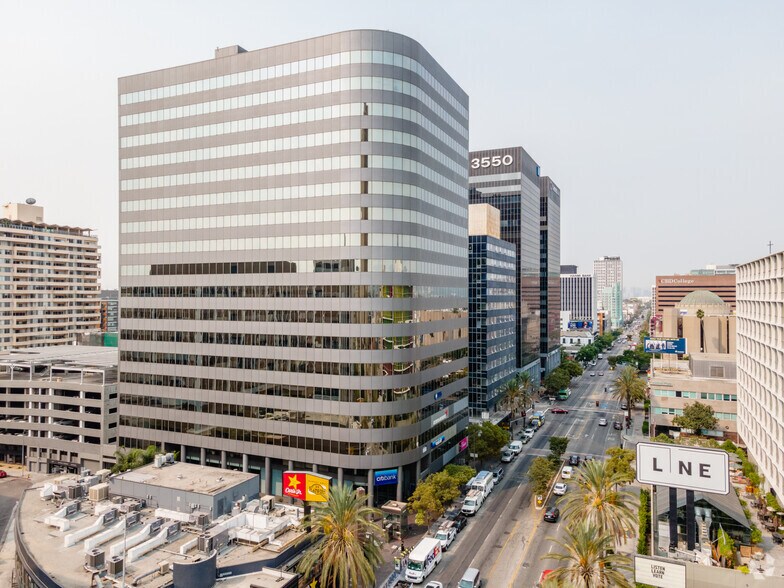 3530 Wilshire Blvd, Los Angeles, CA à louer - Photo du bâtiment - Image 2 de 9