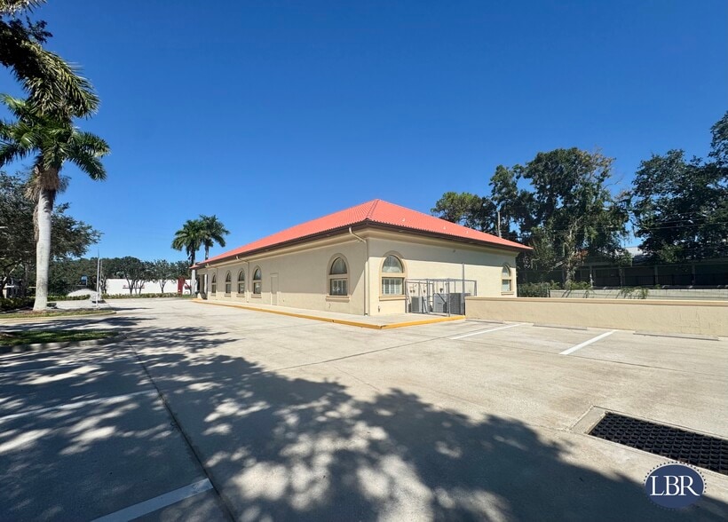 2405 W New Haven Ave, Melbourne, FL for lease - Building Photo - Image 3 of 12