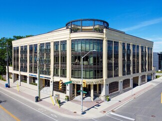 Plus de détails pour 205 Lakeshore Rd, Oakville, ON - Multi-résidentiel à vendre