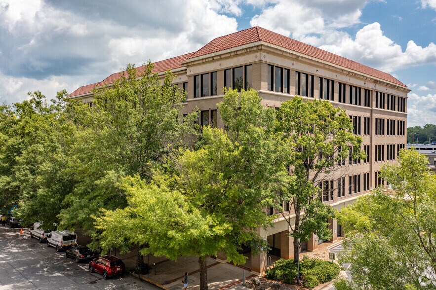 150 E Ponce de Leon Ave, Decatur, GA à louer - Photo du bâtiment - Image 2 de 22