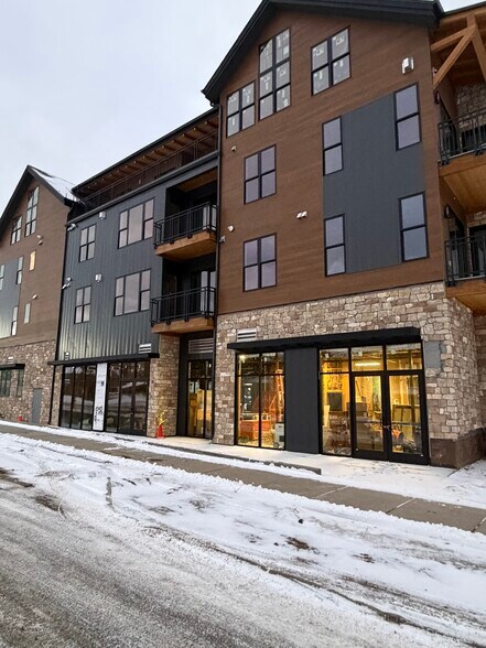 121 Ski Idlewild Rd, Winter Park, CO à louer - Photo du bâtiment - Image 2 de 9