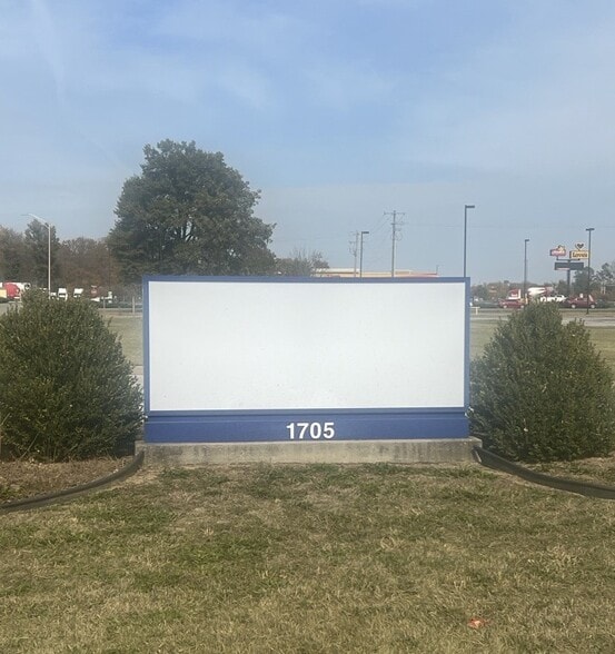 1705 E Industrial Dr, Terre Haute, IN à louer - Photo du bâtiment - Image 3 de 3