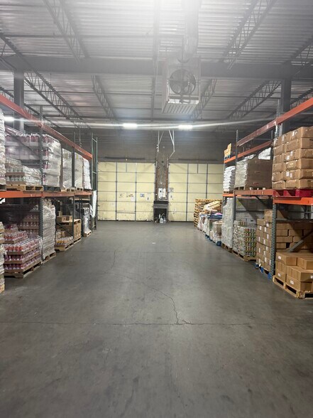 1187-1199 Sunrise Hwy, Copiague, NY à louer - Photo du bâtiment - Image 3 de 10