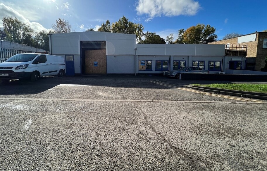 Sandiford Rd, Sutton for lease - Building Photo - Image 3 of 10