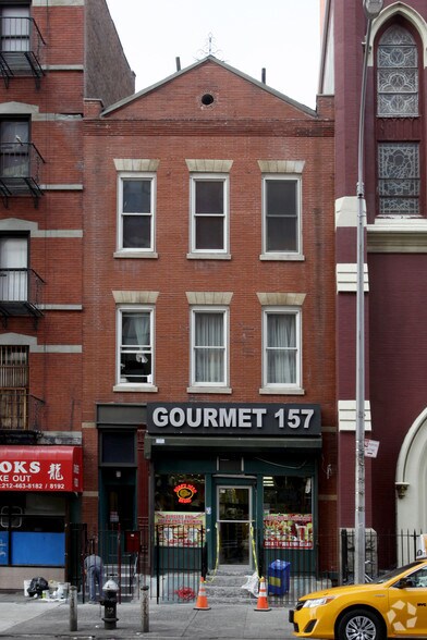 157 Christopher St, New York, NY à louer - Photo du bâtiment - Image 2 de 2