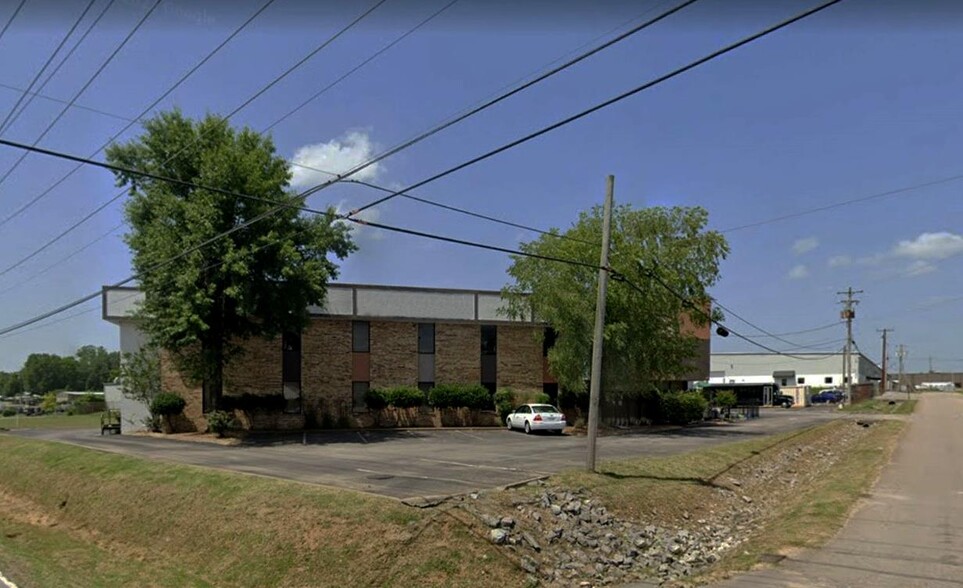 925 Industrial Dr, Old Hickory, TN for lease - Building Photo - Image 2 of 4