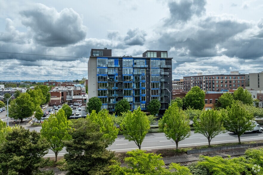 156 Front St NE, Salem, OR à louer - Photo du bâtiment - Image 2 de 2