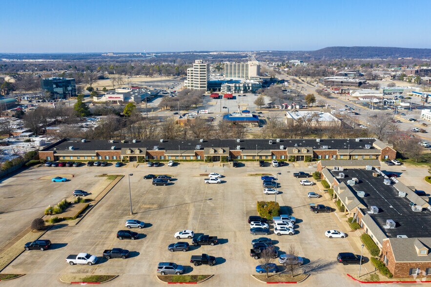 2502-2532 E 71st St, Tulsa, OK à louer - Photo du bâtiment - Image 3 de 16