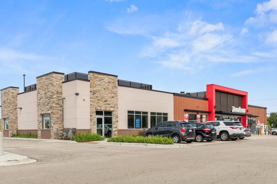 823 W Lake St, Hanover Park, IL à vendre - Photo du bâtiment - Image 2 de 6