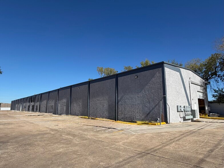 5901 Allday Dr, Houston, TX à louer - Photo du bâtiment - Image 1 de 16