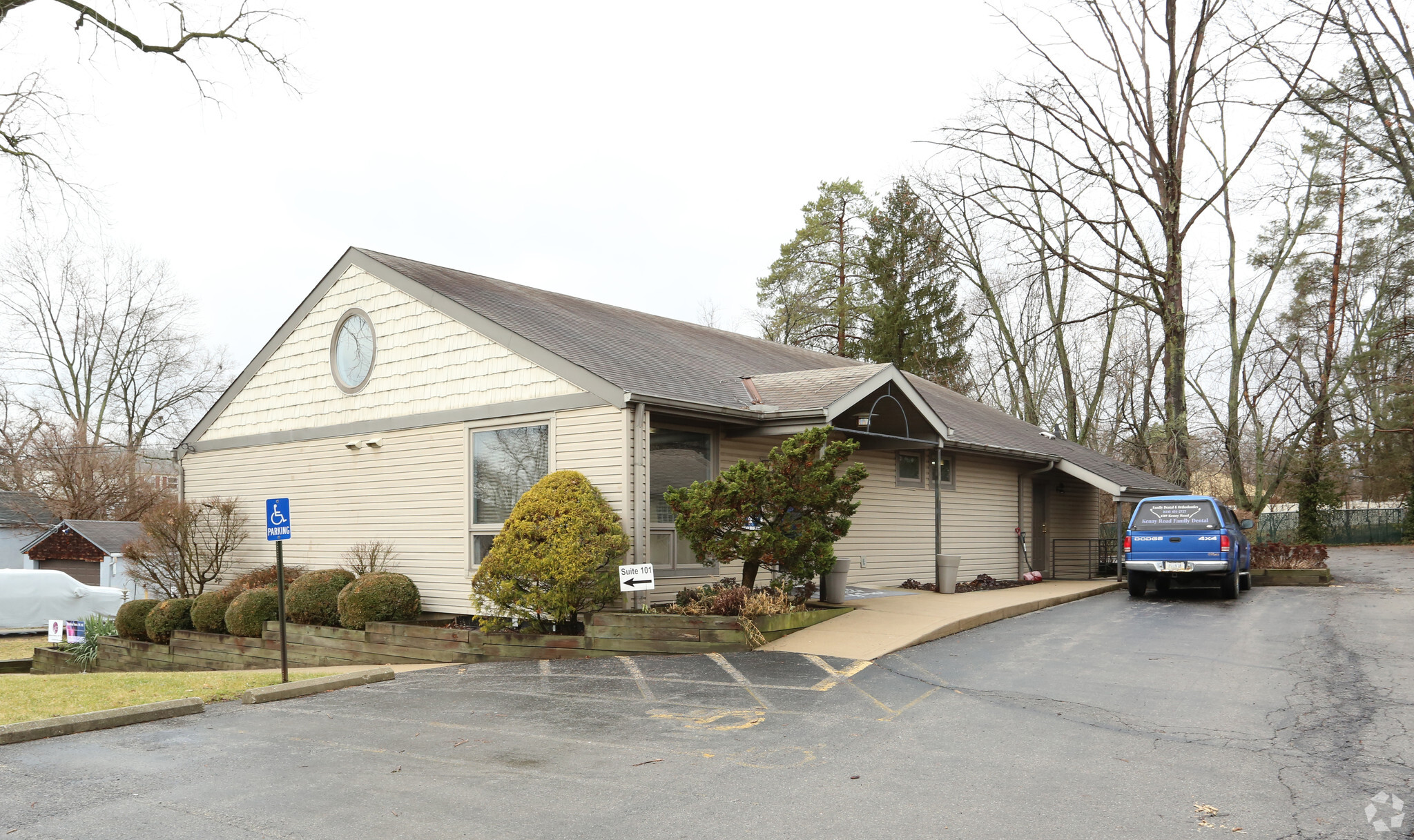 4589 Kenny Rd, Columbus, OH for sale Primary Photo- Image 1 of 1