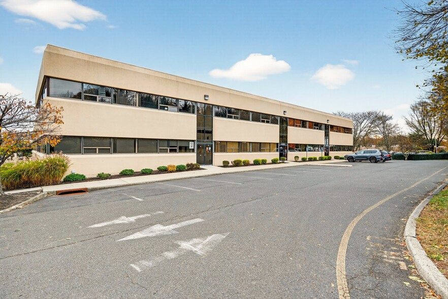 80 Red Schoolhouse Rd, Chestnut Ridge, NY for lease - Building Photo - Image 3 of 27