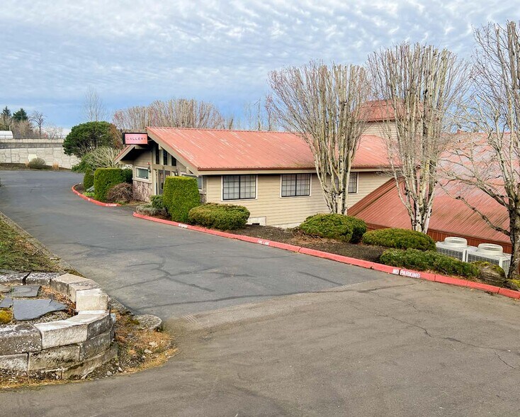 201 W Historic Columbia River Hwy, Troutdale, OR à vendre - Photo du bâtiment - Image 3 de 13