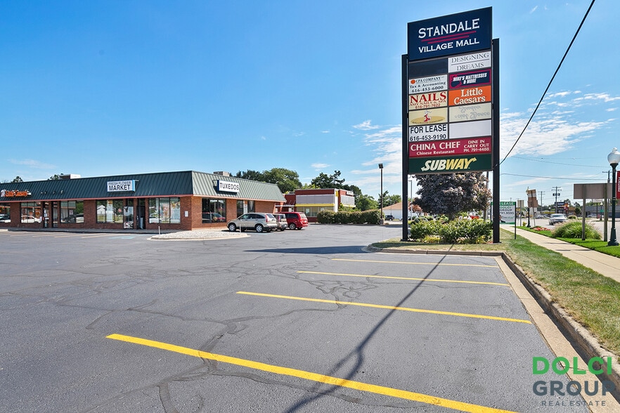 4335 Lake Michigan Dr NW, Grand Rapids, MI à louer - Photo du bâtiment - Image 2 de 8