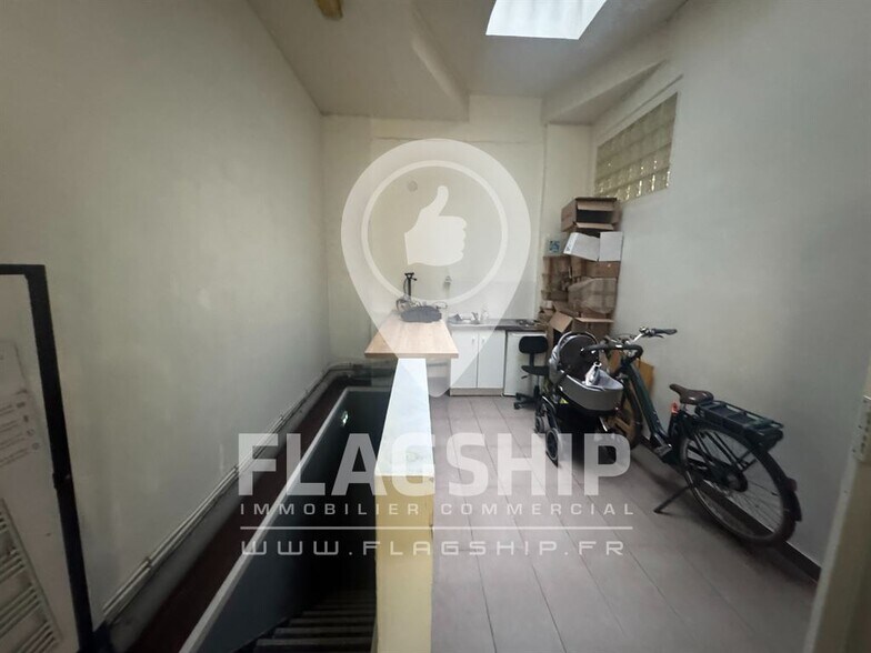 Office in Paris for lease - Interior Photo - Image 2 of 12