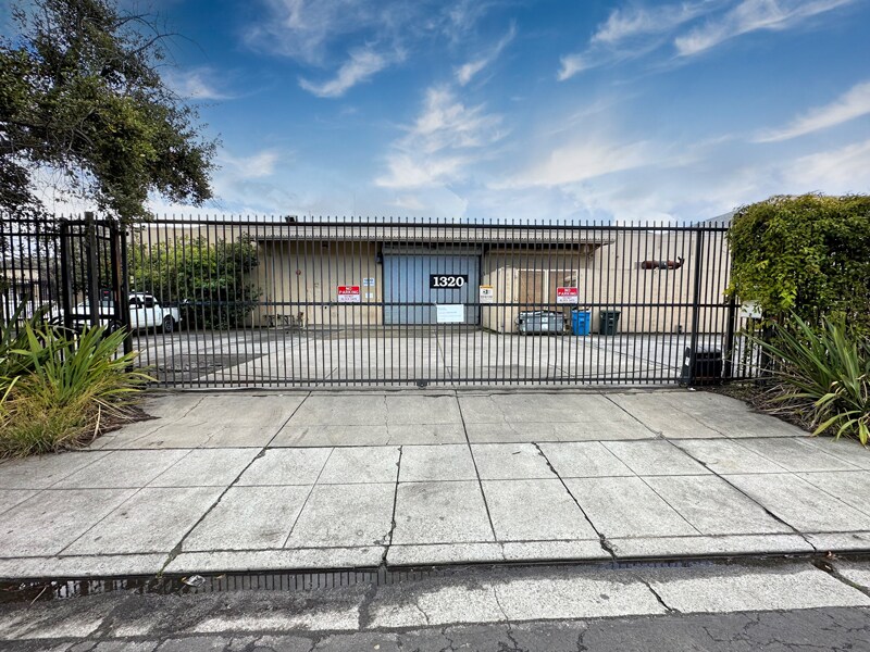 1320 Marshall St, Redwood City, CA à vendre Photo du bâtiment- Image 1 de 3