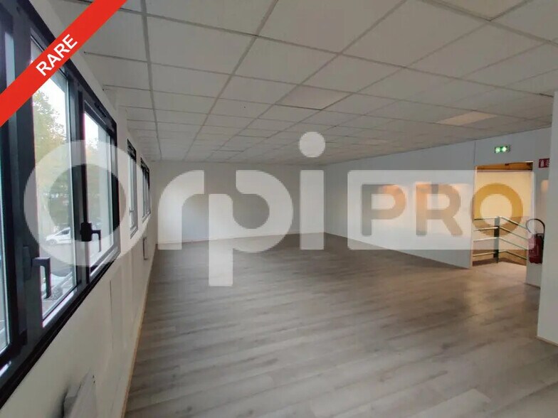 Flex in Bondoufle for lease - Interior Photo - Image 3 of 4