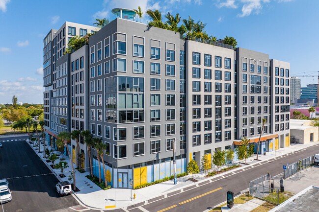 Plus de détails pour 252-286 NW 29th St, Miami, FL - Commerce de détail à louer