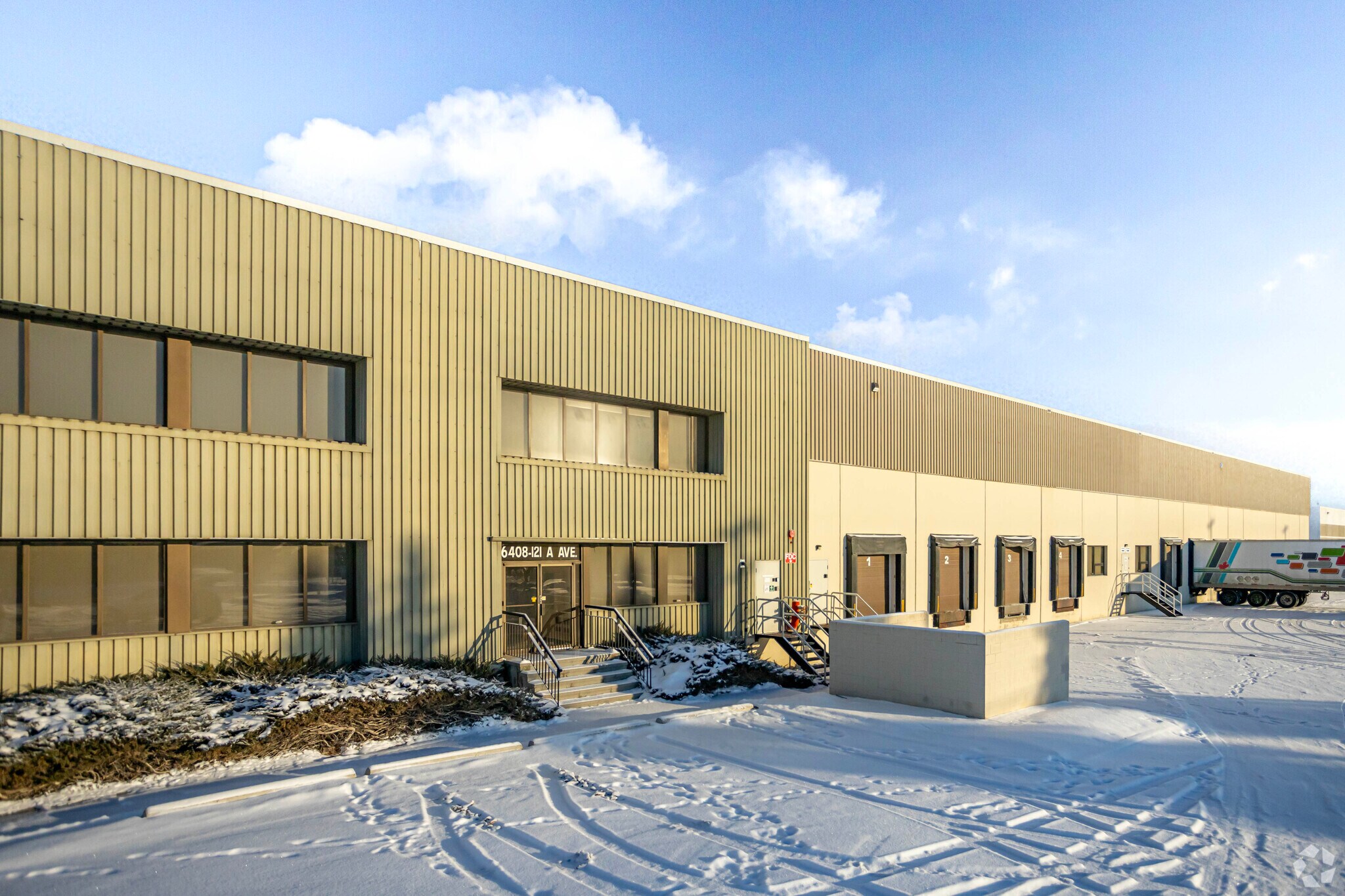 16408 121a Ave NW, Edmonton, AB for sale Primary Photo- Image 1 of 1