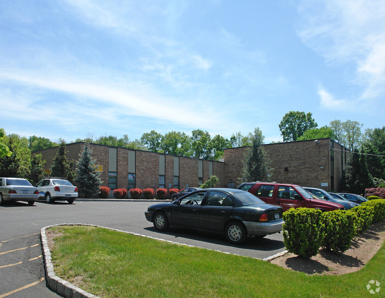 750 Chestnut Ridge Rd, Chestnut Ridge, NY for lease - Primary Photo - Image 1 of 6