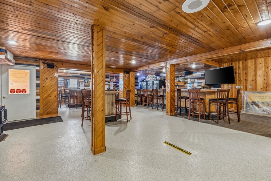 504 Milwaukee St, Lomira, WI for sale - Interior Photo - Image 3 of 50