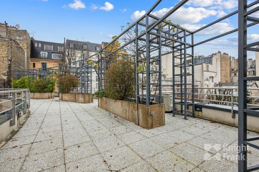 6-6 Rue Laferrière, Paris à louer - Photo du bâtiment - Image 2 de 10