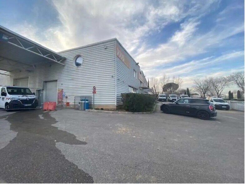 Flex in Aix-en-Provence for lease - Building Photo - Image 2 of 8