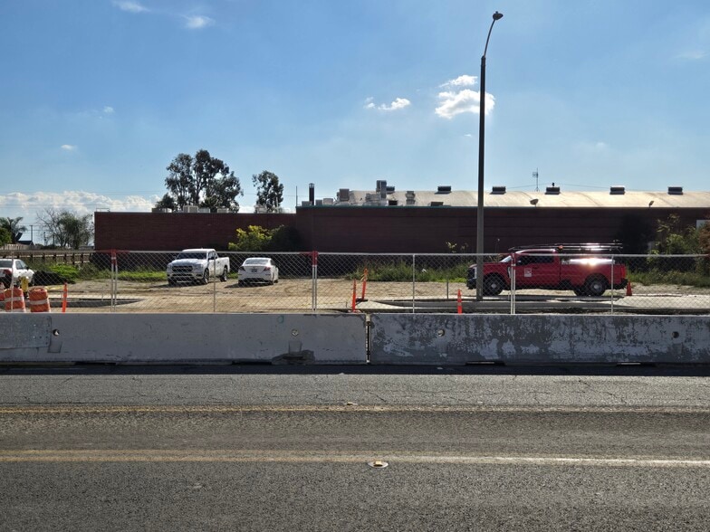 736 E Holt Blvd, Ontario, CA à vendre - Photo du bâtiment - Image 2 de 7