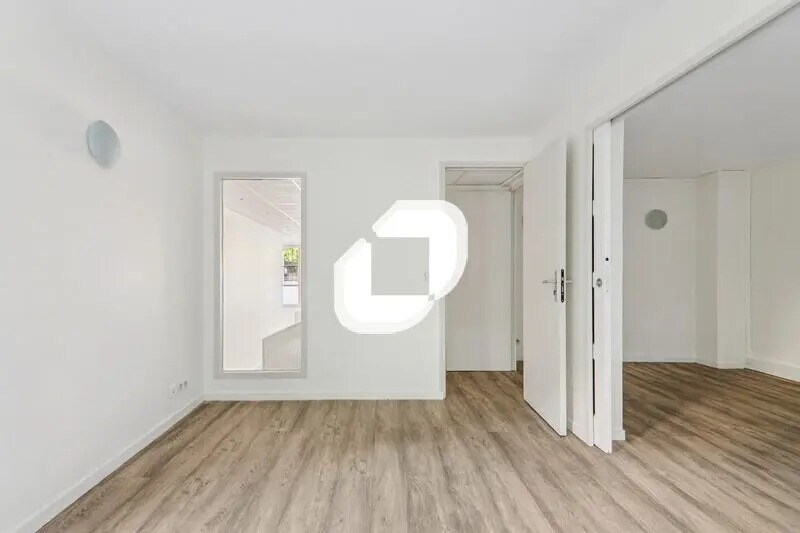 Office in Versailles for lease - Interior Photo - Image 3 of 14