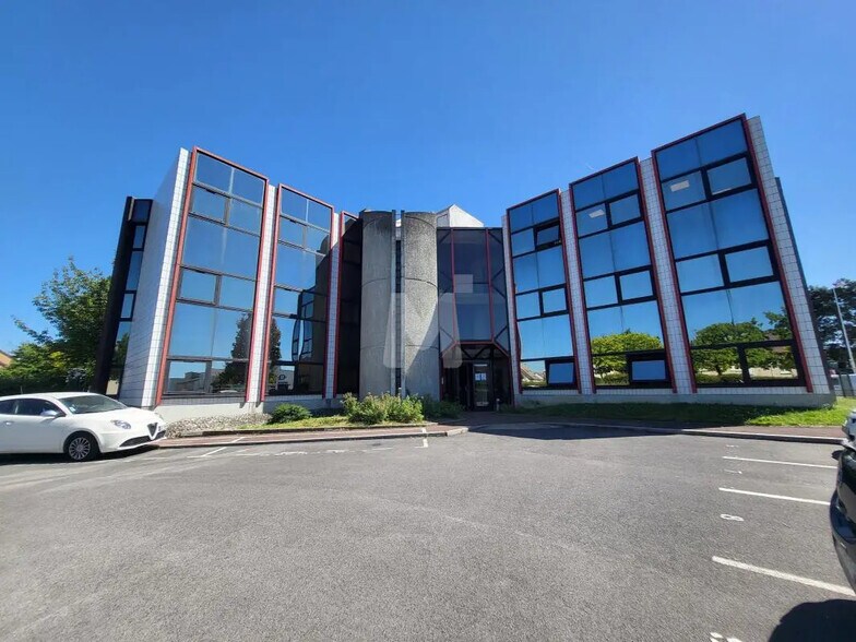 Office in Saint-Michel-sur-Orge for lease - Building Photo - Image 1 of 8